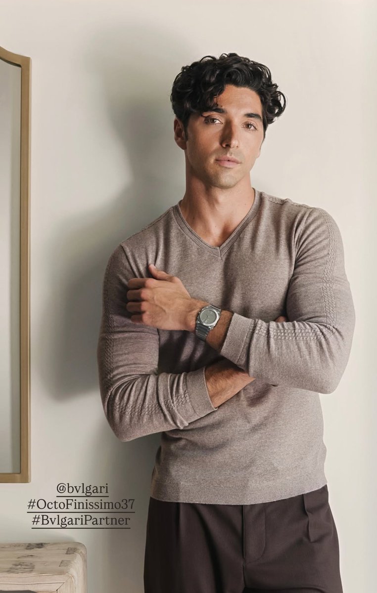 jo_sie_jo_sie's tweet photo. He has that classic beauty 🫠 effortlessly handsome. #taylorzakharperez https://t.co/qkbV6Ja5Sr
