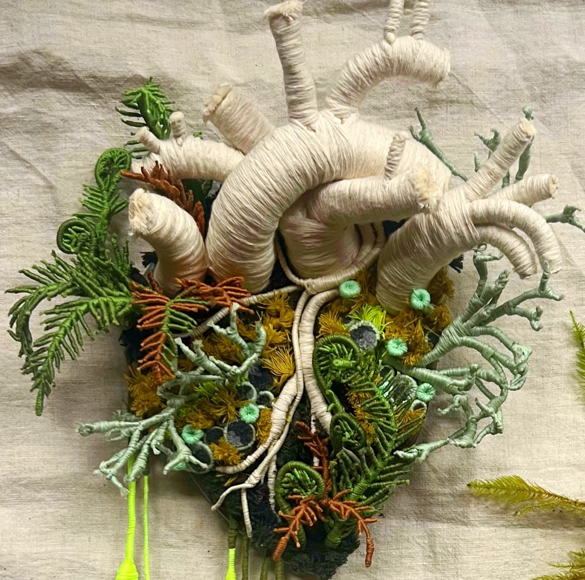 ZorzStudios's tweet photo. Fibre artist transforms #OceanPollutants into sculptures, macrame and basketry: https://t.co/sxQ0qpJxok 

#ShanilouPerera #FibreArt #JanisLedwellHunt #RecycledArt #UnusualTechnique #sculptures #ComplexKnottedSculptures #art #macrame https://t.co/muqpN4j01a