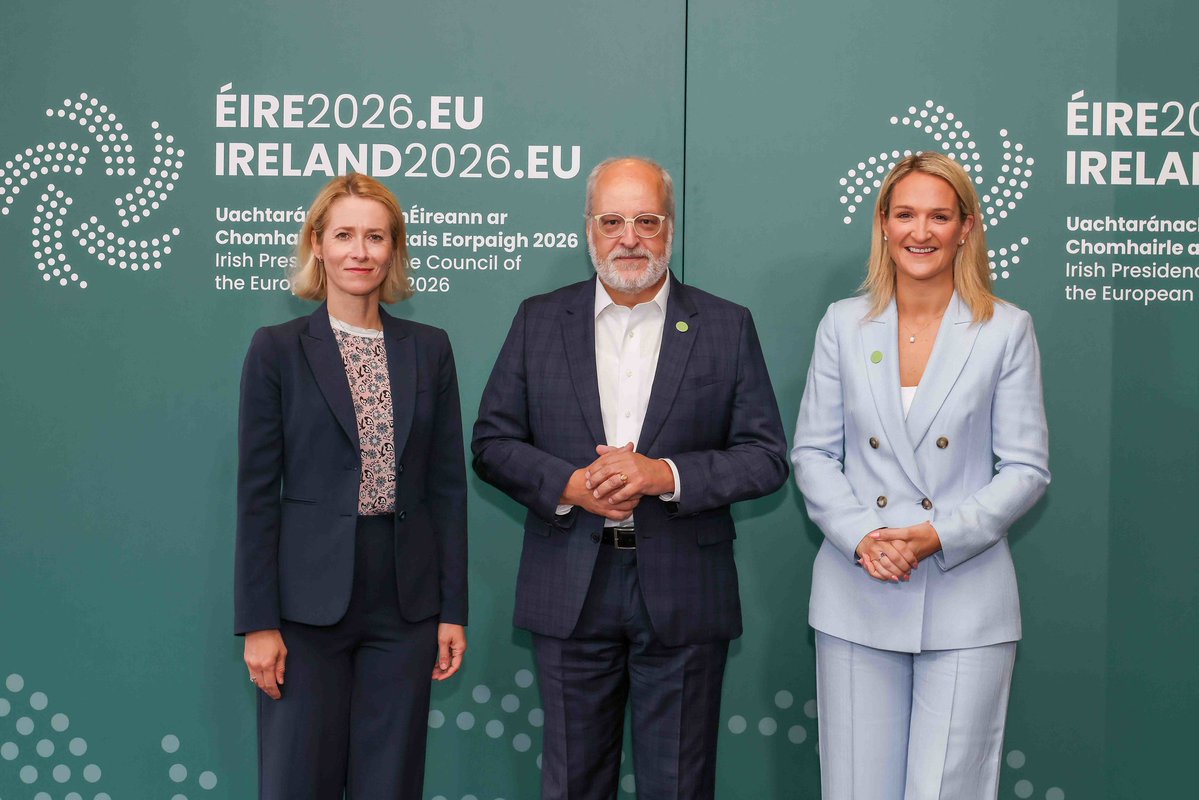 Swiss_IRL's tweet photo. Swiss State Secretary for Foreign Affairs @SwissMFAStatSec attended the informal meeting of EU Foreign Affairs Ministers in Ireland.

On the margins, he met @JohnLahart and @barrymward   at the @OireachtasNews , strengthening the close ties between our two countries. 🇨🇭🤝🇮🇪 https://t.co/HtlSHuDTou