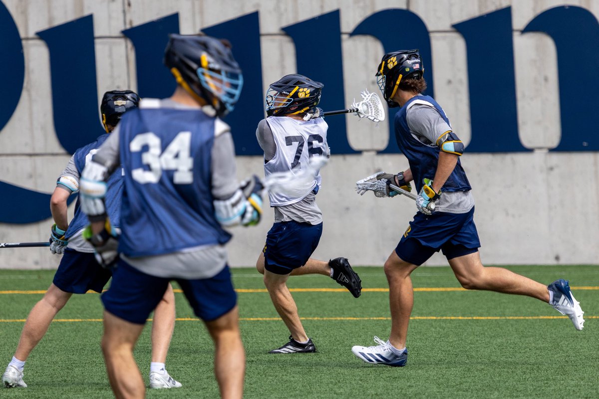 QU_MLAX's tweet photo. Hamden fall ball 📸 https://t.co/uOwgbLxc2A