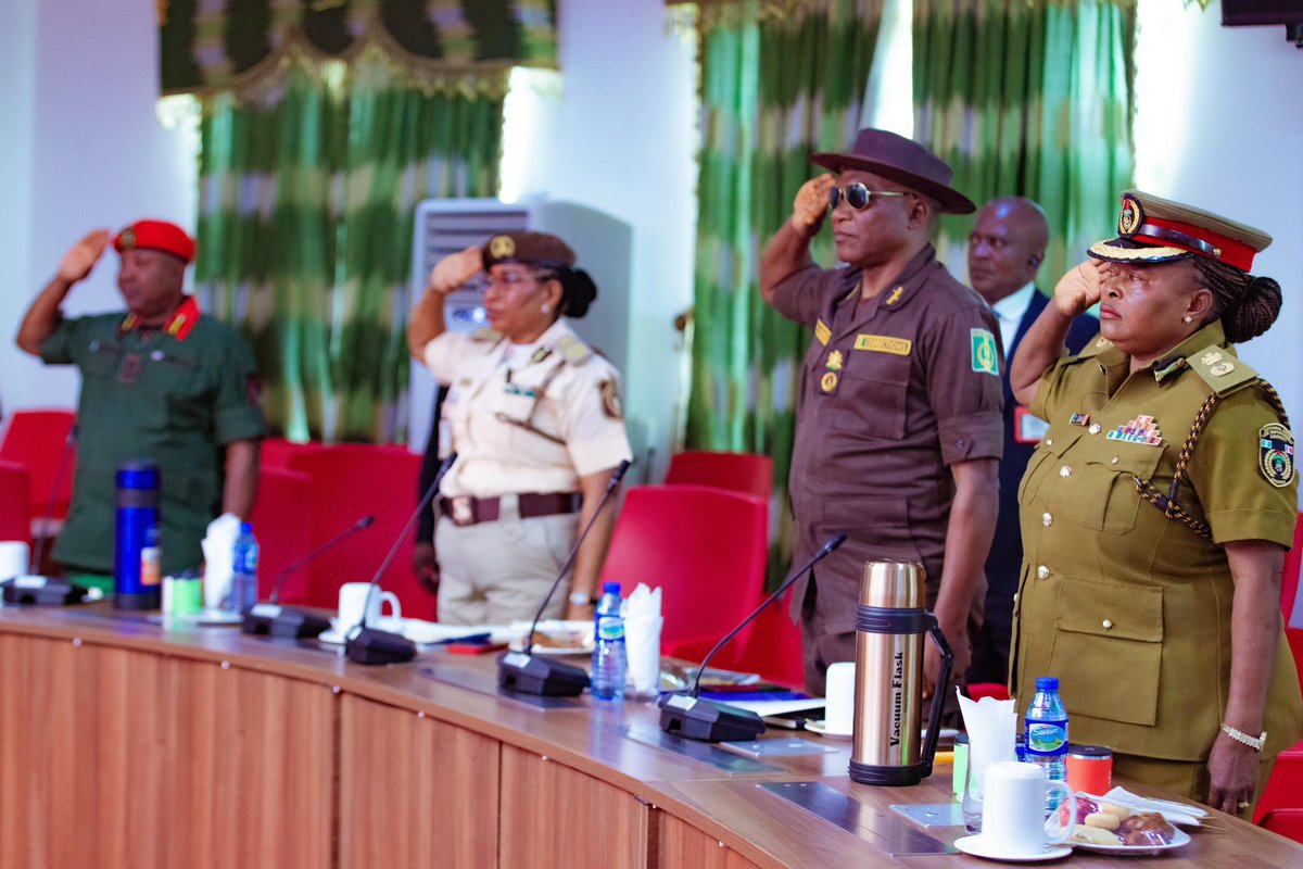 DOPA_PLSG's tweet photo. MUTFWANG CONVENES SECURITY COUNCIL MEETING, REAFFIRMS COMMITMENT TO PEACE AND ECONOMIC DEVELOPMENT

Plateau State Governor, His Excellency, Caleb Manasseh Mutfwang Esq, on Wednesday, September 2, 2026, convened a meeting of the State Security Council at the New Government House, Little Rayfield, Jos, to review the security situation across the State and strengthen measures aimed at sustaining peace, protecting lives and property, and creating a secure environment for economic development.

The meeting was attended by the Deputy Governor, heads of security and law enforcement agencies in the State, and the Gbong Gwom Jos, Da. Jacob Gyang Buba among top government officials.

Deliberations focused extensively on emerging security threats, recent incidents recorded in some communities, intelligence gathering and sharing, preventive operations, inter-agency coordination, and strategies for safeguarding lives, property and economic activities across Plateau State.

Speaking after the meeting, the Commissioner of Police, Plateau State Command, CP Ayodeji Faniyan, said the meeting was part of Governor Mutfwang’s continuous assessment of the security situation and his determination to ensure that Plateau State remains peaceful, secure and conducive for residents, investors and visitors.

According to him, Governor Mutfwang, as the Chief Security Officer of the State, periodically convenes the State Security Council to assess emerging developments, identify gaps and strengthen existing security measures to effectively respond to threats.

He said, “His Excellency Governor Caleb Manasseh Mutfwang is the Chief Security Officer of the State, and once in a while, we review the security situation. We assess the security situation in order to take steps to improve on what we already have.”

“The Mangu case was very unfortunate. We prepared and deployed, but somehow, such incidents still occurred. That is part of why His Excellency called this meeting so that such must not happen again,” CP Faniyan said.

The Commissioner disclosed that arrests had been made in connection with some of the major attacks recorded in the State in the past month, while investigations were ongoing to establish the identities and roles of other suspects. 

He explained that the investigations were being conducted in collaboration with other security agencies, including relevant authorities at the national level, while technological tools were also being deployed to analyse available intelligence and support ongoing investigations.

“We have some arrests; investigation is ongoing. We are not investigating in isolation. We are collaborating with all the other agencies up to the national level. We are still going after some suspects, and we are doing a lot of technological analysis.”

CP Faniyan assured the people of Plateau State that the security agencies had received the marching orders of Governor Mutfwang and would continue to work tirelessly and collaboratively to protect lives and property, prevent criminal activities and respond swiftly to emerging threats.

He further appealed to the people of Plateau State, under the leadership of His Excellency, Caleb Manasseh Mutfwang, to support the “Time is Now” administration by providing credible and timely information on suspicious activities, movements and persons. 

He stressed that effective and sustainable security depended largely on a strong partnership between security agencies and the communities they serve.

The Commissioner reaffirmed that security operatives were fully committed to sustaining Plateau State’s identity as the “Home of Peace and Tourism,” assuring that criminal elements would not be allowed to undermine the State’s hard-earned reputation. 

He noted that heightened vigilance and proactive security measures had become particularly necessary as the ember months approach and political activities intensify ahead of the 2027 general elections.