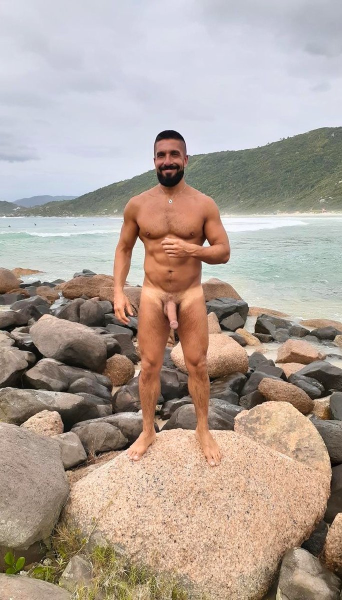 bulltovich's tweet photo. Beach day. Who's in? 🏖️😉 https://t.co/lMgRJ5uIUE