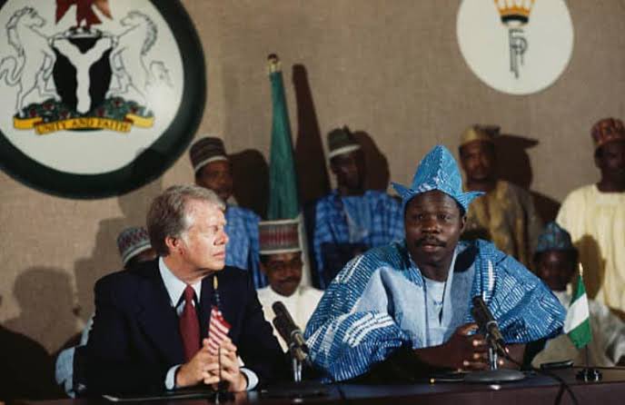 nwoko_greg62705's tweet photo. March 1978: When Jimmy Carter Came to Lagos and the Secret Service Almost Started a Fight With Nigerian Soldiers:

Thread 1
March 31 1978. President Jimmy Carter touched down in Lagos. 

It was the first time a sitting US President was visiting sub-Saharan Africa, and Nigeria was the stop. Head of State was Lieutenant-General Olusegun Obasanjo. The mood was supposed to be historic, warm, new US policy toward Africa.

But behind the handshakes, there was tension. 

The US Secret Service came with one job. Lock everything down. They wanted full control of Carter’s movement, his communication lines, and the physical perimeter everywhere he went in Lagos. Roads cleared without notice, buildings swept, agents everywhere with guns.