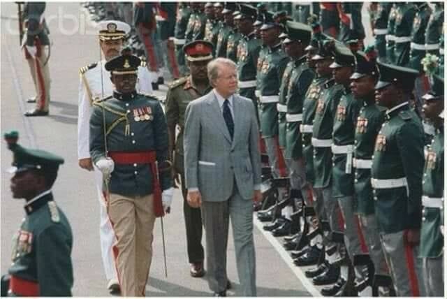 nwoko_greg62705's tweet photo. March 1978: When Jimmy Carter Came to Lagos and the Secret Service Almost Started a Fight With Nigerian Soldiers:

Thread 1
March 31 1978. President Jimmy Carter touched down in Lagos. 

It was the first time a sitting US President was visiting sub-Saharan Africa, and Nigeria was the stop. Head of State was Lieutenant-General Olusegun Obasanjo. The mood was supposed to be historic, warm, new US policy toward Africa.

But behind the handshakes, there was tension. 

The US Secret Service came with one job. Lock everything down. They wanted full control of Carter’s movement, his communication lines, and the physical perimeter everywhere he went in Lagos. Roads cleared without notice, buildings swept, agents everywhere with guns.
