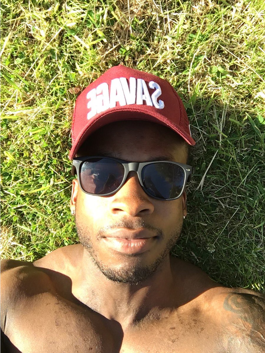JamarODenz's tweet photo. Want come and enjoy the last few days of summer with me &amp; sit on my face? 😈😎 https://t.co/tyNTEhjABS