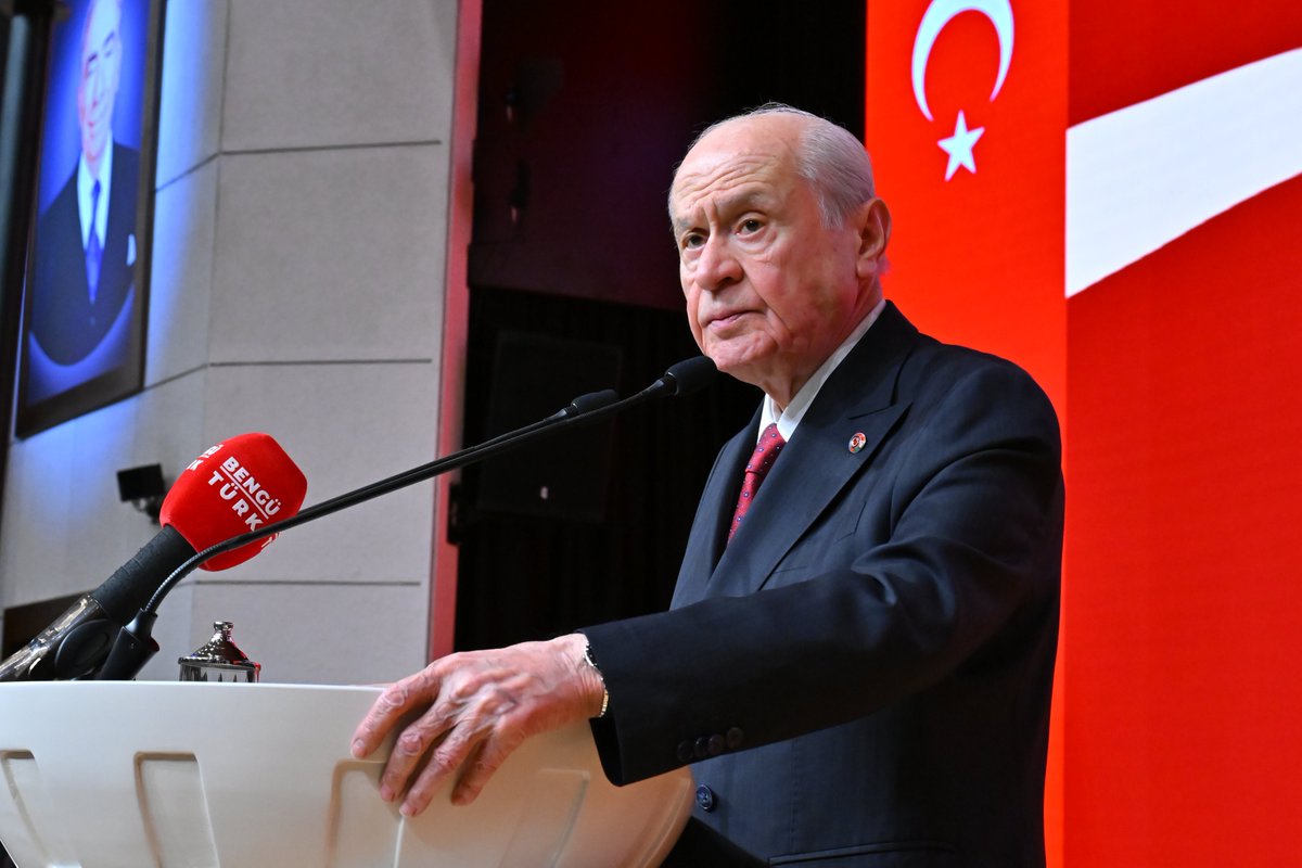 ayyildirim1's tweet photo. Kalkınma irademize pusu kuran, ekmeğimizi küçülten, terör illetinden kurtulmak, kardeşliğimizin yeniden ve daha sağlam biçimde, Anadolu’nun her karışında kavileştirmektir. Terörün tasfiye edildiği, güvenliğin kalıcı biçimde sağlandığı, şehirlerin ve kırsal alanların huzur iklimine kavuştuğu terörsüz Türkiye’de kalkınma hamlesinin önündeki en büyük engellerden biri ortadan kalkmış olacaktır.

Terörsüz Türkiye, terörsüz ve istikrarlı bölgeye açılan kapı, Emperyalist senaryolara vurulan darbe, bölge halklarının kendi geleceklerine sahip çıkma iradesidir. Cumhuriyetimizin yeni yüzyılında Türk ve Türkiye yüzyılını inşa etme gayretinde ve kararlılığındayız.

Nitekim ülkemiz, bölgesel ve küresel ölçekte önemli bir aktör olarak öne çıkmaktadır.

Liderimiz Sayın Devlet Bahçeli