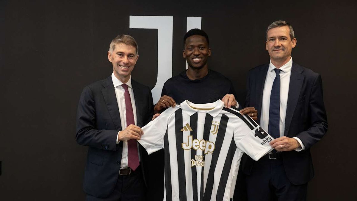 Gltsyli1905's tweet photo. 💥 Galatasaray'ın Lesley Ugochukwu,
Transfer'inin daha düşük maliyetine,

Juventus Pape Matar Sarr'ı transfer etti.🙂 https://t.co/aumLAhkrYg