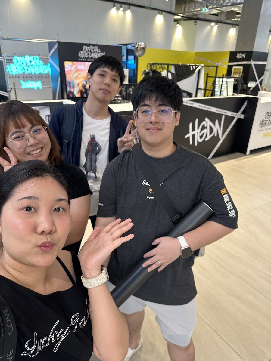 Nuttavadee18's tweet photo. We are ready for Official Hige Dandism Asia Tour 2026 at BANGKOK 
#OFFICIALHIGEDANDISM #HIGEDAN #OFFICIALHIGEDANDISM_POP_UP_IN_BANGKOK #KPOPMERCH_POP_UP #ฮิเกะดัน https://t.co/qq00q3E6s5