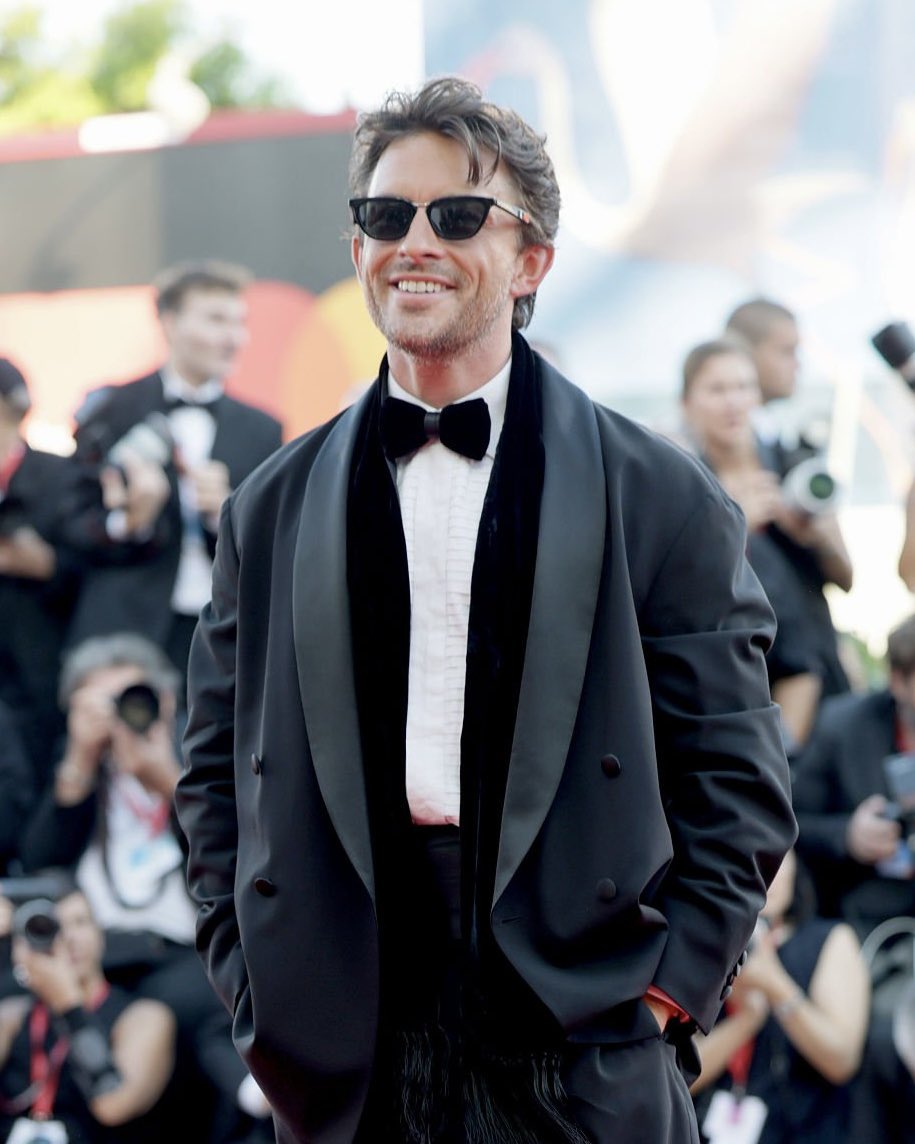 jbaileydaily's tweet photo. ✨NEW✨ Jonny looking gorgeous at the 83rd Venice International Film Festival 😍 https://t.co/qCuMuQlRWM