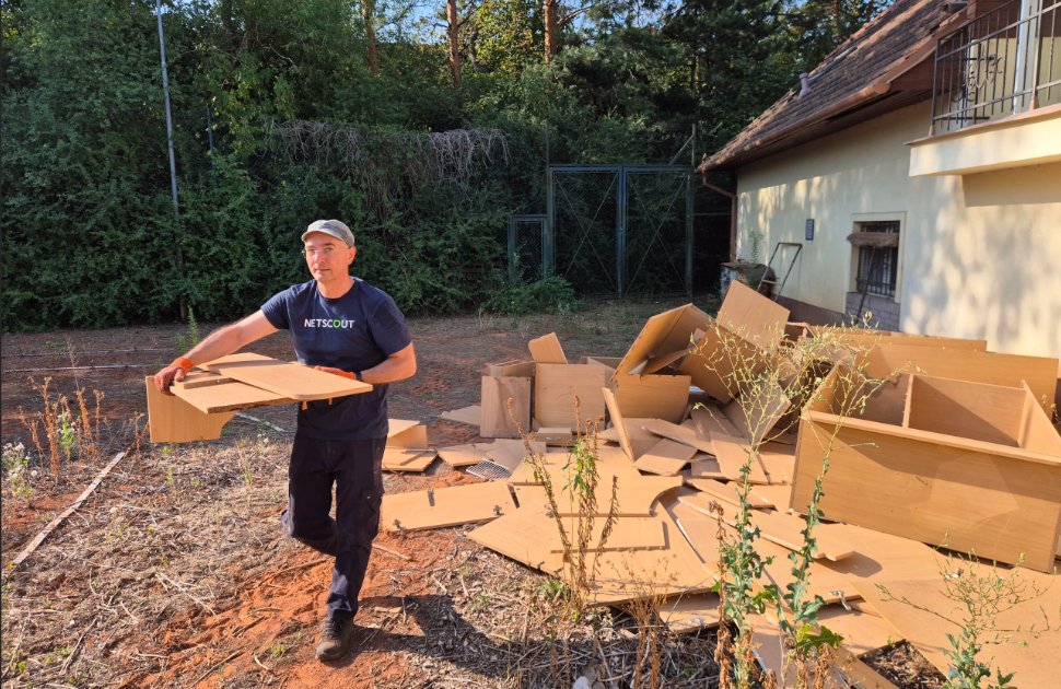 NETSCOUT's tweet photo. Volunteers from our Brno office rolled up their sleeves to help @pcfenix_cz prepare its new facility for renovation. They moved furniture, transported materials, and tackled plenty of heavy lifting to help create a better space for people with spinal cord injuries.

It was a day of teamwork, community, and putting some serious muscle behind a meaningful mission. 💪💚 #NETSCOUTLIfe