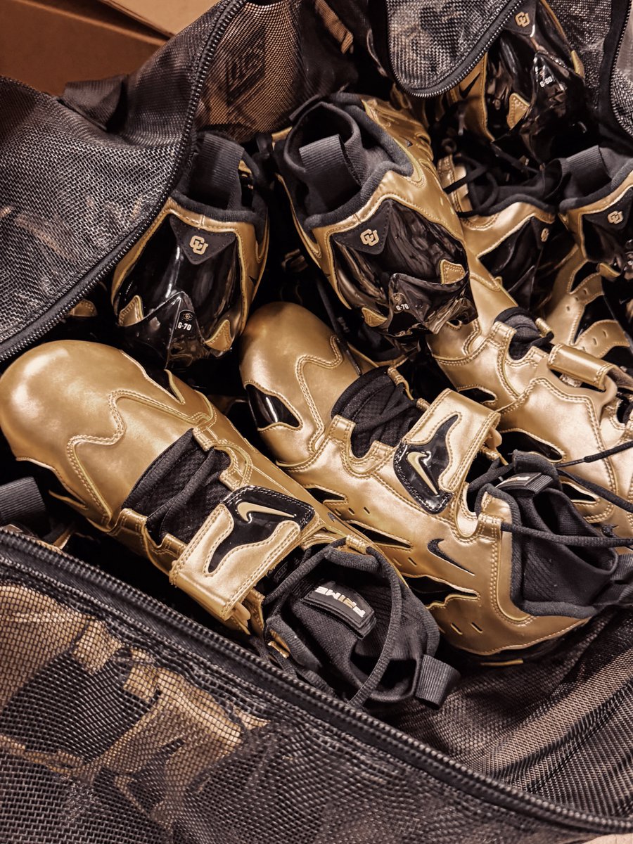ComplexSneakers's tweet photo. Nike Diamond Turf Cleat PEs for Colorado 🔥🦬

📸: (IG) welloffforever https://t.co/YsCd419BSf