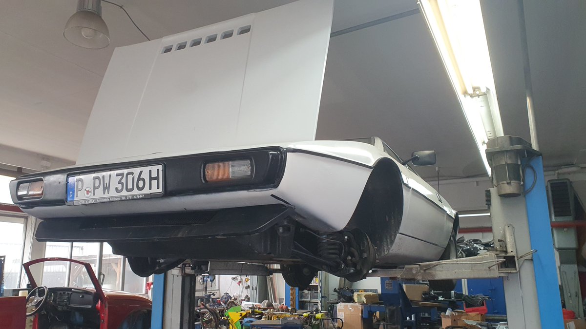 StillAliveCars's tweet photo. #WorkshopWednesday with my Lotus Esprit in February this year https://t.co/EfrsmvgAeG