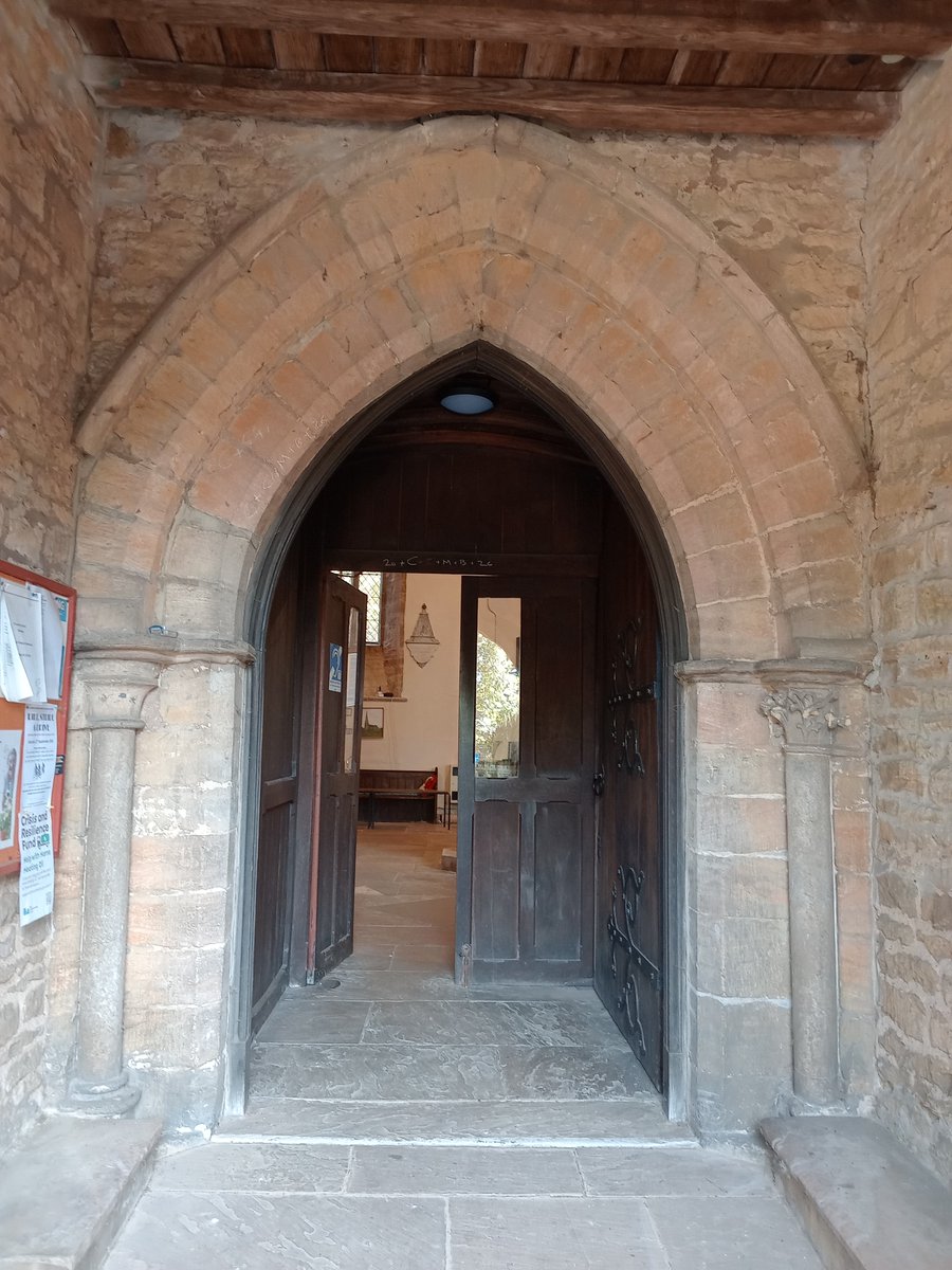 phil0073's tweet photo. The southern entrance of #StLawrenceStanwick , #Northamptonshire. #PhilOnaBike @DoorsNo3828 #dailydoor #AdoorableThursday https://t.co/FBe9brfuLj