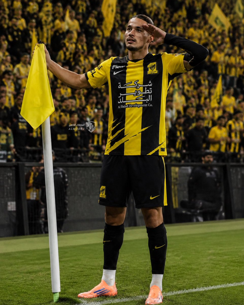 AImodrj's tweet photo. جماهير الاتحاد تطالب 🟡⚫️

#خلصوا_صفقه_الحاج https://t.co/8dxQHlxuBW
