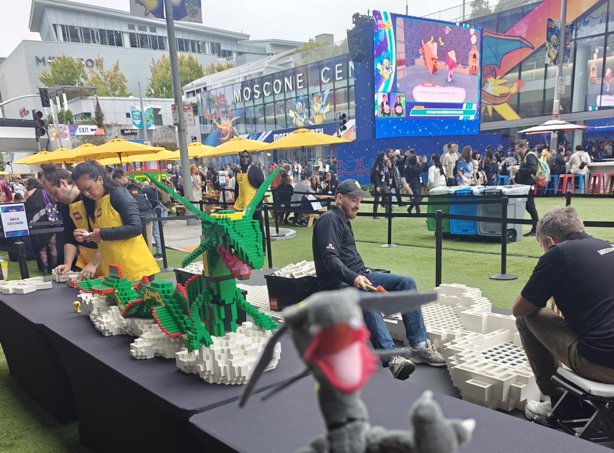 DixieDante's tweet photo. #PokemonXP was a blast! Can't wait for next year!!! https://t.co/oYuNT2YU9q