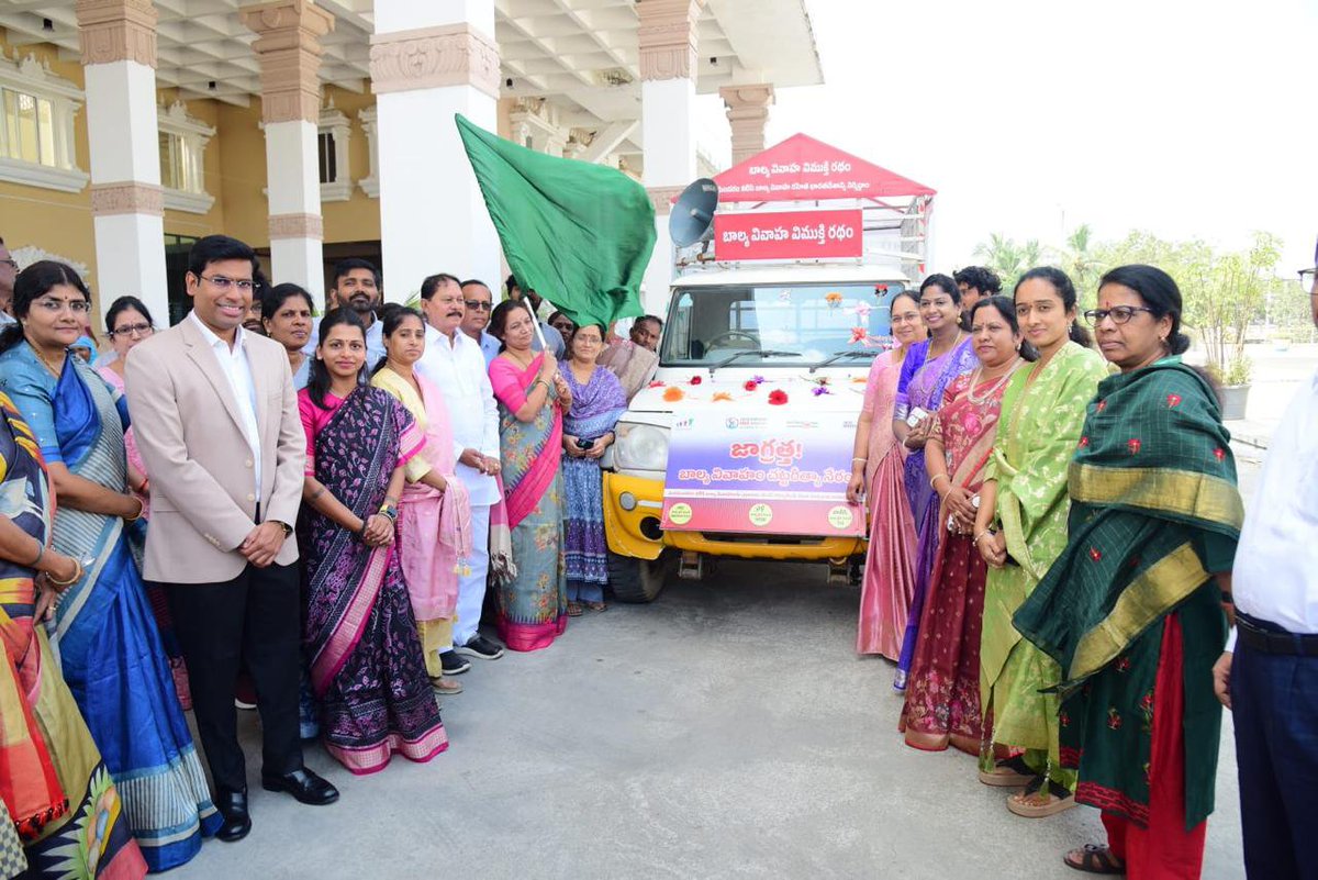 PragathiTpt's tweet photo. BalvivahMukthaBharatha rath inauguration by Andhra Pradesh Assembly legislative members and District magistrate https://t.co/7LHEjzARIf