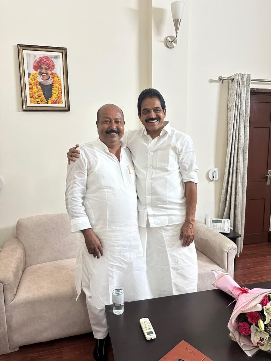 syedasimwaqar's tweet photo. नए सफ़र की शुरुआत 
शुक्रिया @kharge जी
 @RahulGandhi जी @INCIndia , @ShayarImran जी  @AdvRajendraPal  जी, @kashikirai जी https://t.co/bhdsHi9hmN