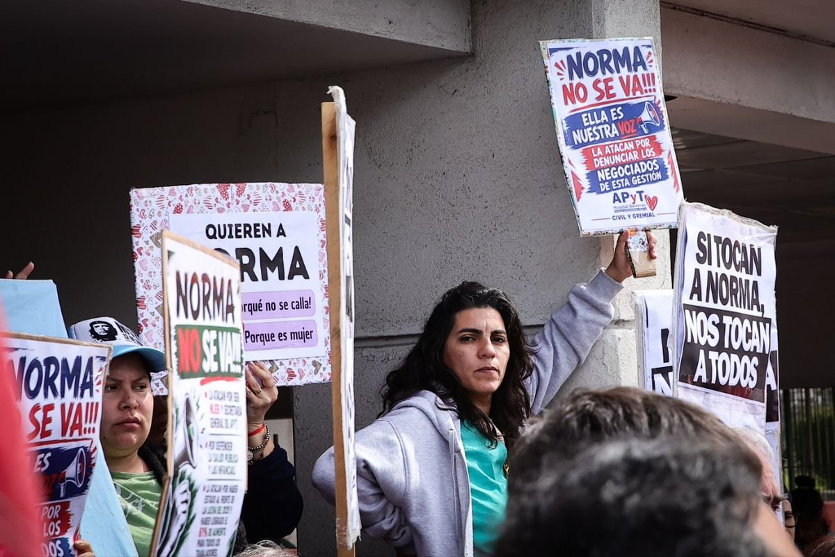 revistacitrica's tweet photo. ¡TODOS CON NORMA LEZANA!

Una conferencia de prensa y concentración frente al Hospital Garrahan para abrazar a la nutricionista y referenta de la Asociación de Profesionales y Técnicos Norma Lezana ante el ataque del ministro de Salud Mario Lugones y periodistas como Feinmann. https://t.co/M3HtsEODnW