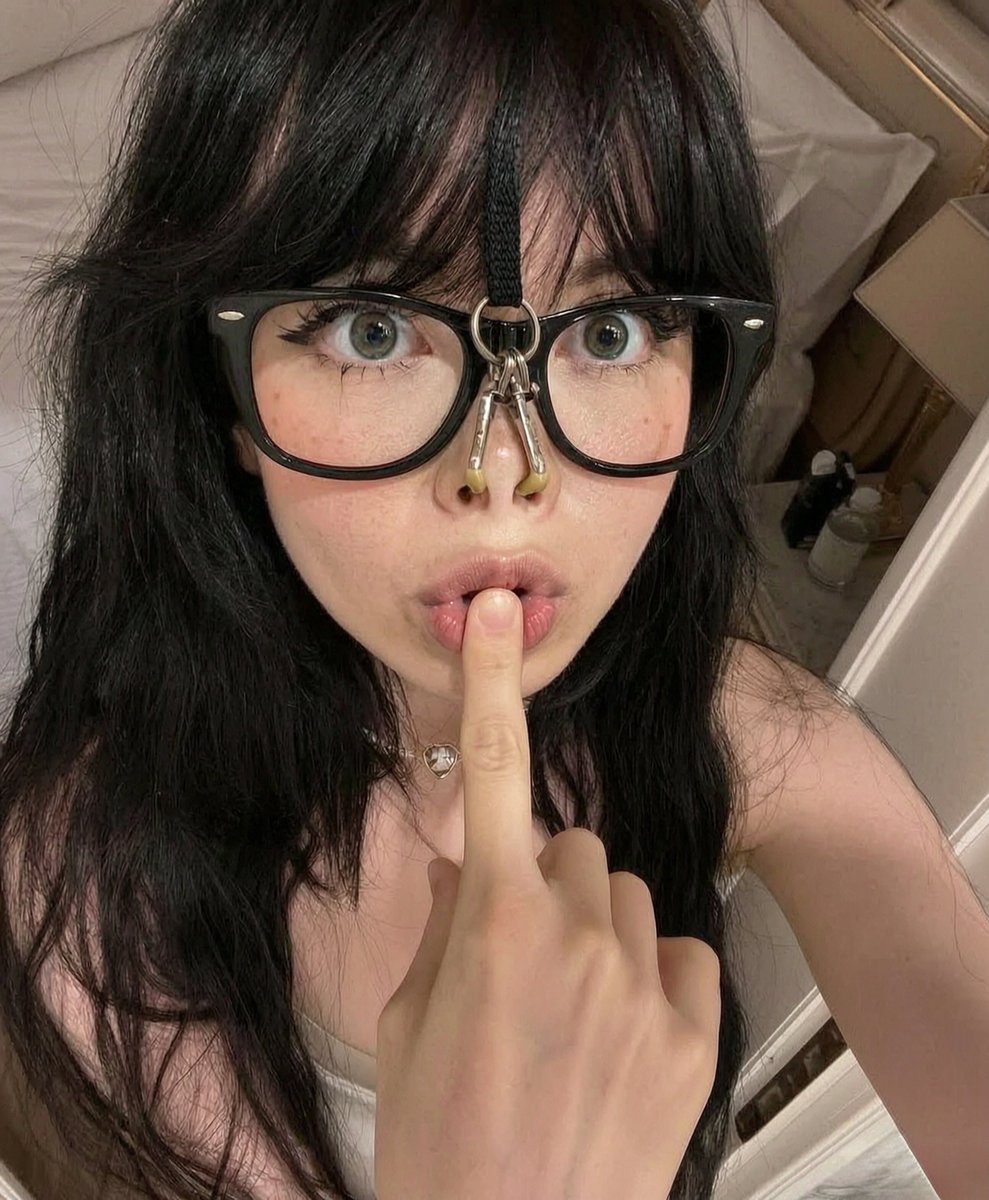 BrandoDio31962's tweet photo. urplpur and her cute face https://t.co/kBMxlcQOu8
