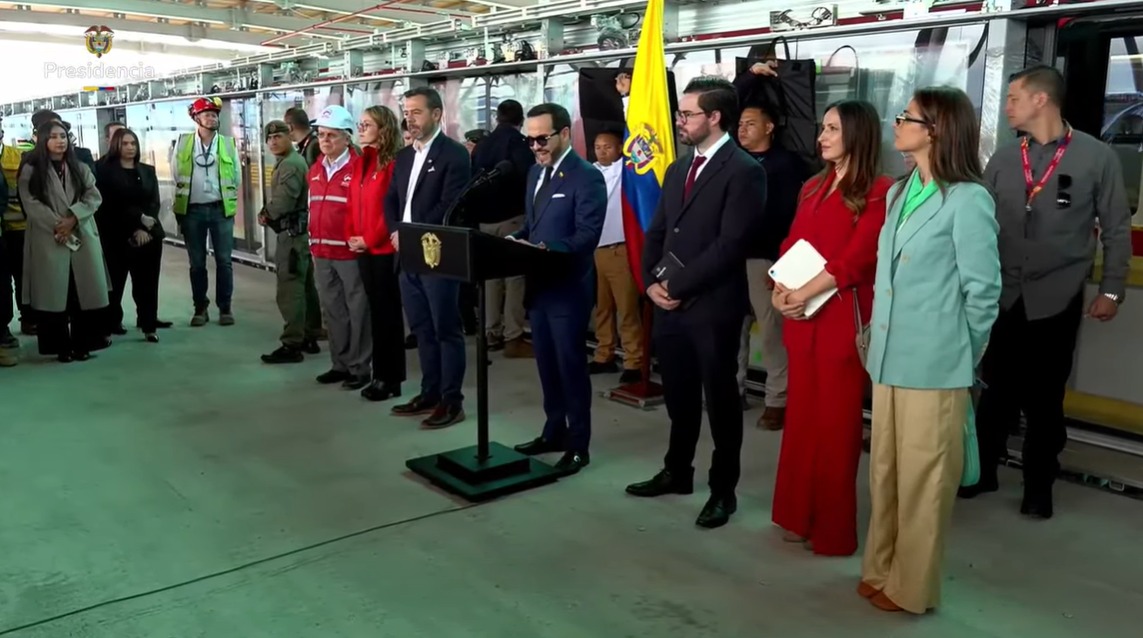 MetroBogota's tweet photo. En el marco del encuentro de alcaldes de la Red de Ciudades del Banco Interamericano de Desarrollo - BID, el presidente @ABDELAESPRIELLA visita las obras del metro en compañía del alcalde @CarlosFGalan y nuestro gerente @JoseLeoNarvaezM.
Conéctate aquí: https://t.co/Tg0HVTQIC5 https://t.co/f0Bi54FUjg