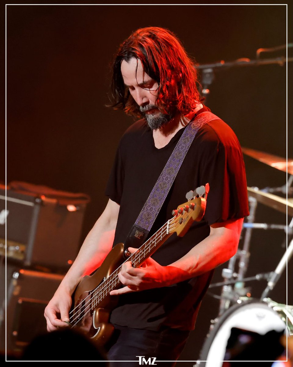 TMZ's tweet photo. Happy 62nd birthday to Keanu Reeves! 🥳🎂 https://t.co/xv7eW31KJD