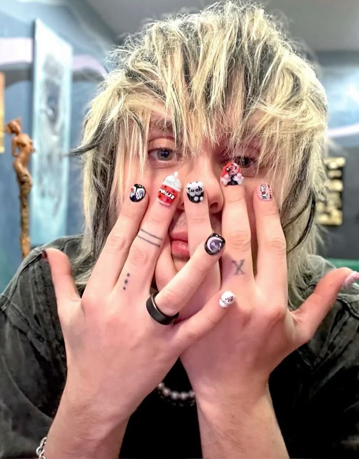 wishdreamings's tweet photo. man michael is so Gender. i’ve never had such bad gender envy until he came along like look at him https://t.co/CcJQ4d6uCQ