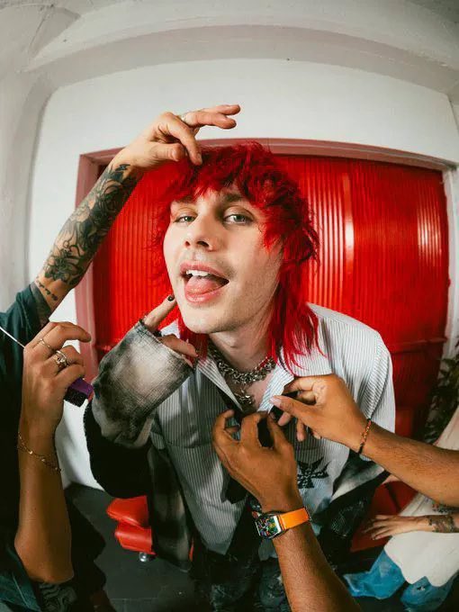 wishdreamings's tweet photo. man michael is so Gender. i’ve never had such bad gender envy until he came along like look at him https://t.co/CcJQ4d6uCQ