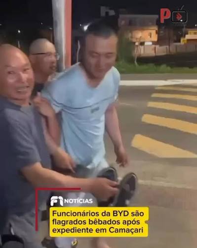 MafinhaBarba's tweet photo. Pessoal eu sei que vocês tem medo da China invadir o Brasil. Que ta comprando fábrica e não sei o que.
Eu vou contar algo sobre o país que vocês vivem.
Ninguém consegue invadir o Brasil.
Não existe cultura no mundo imune ao brasileiro.
O cara fica aqui 3 meses e o resultado é esse aqui ó.
Então é mais fácil a China começar a ficar desesperada porque os trabalhadores chineses viraram mais brasileiros que chineses do que eles dominarem o país.