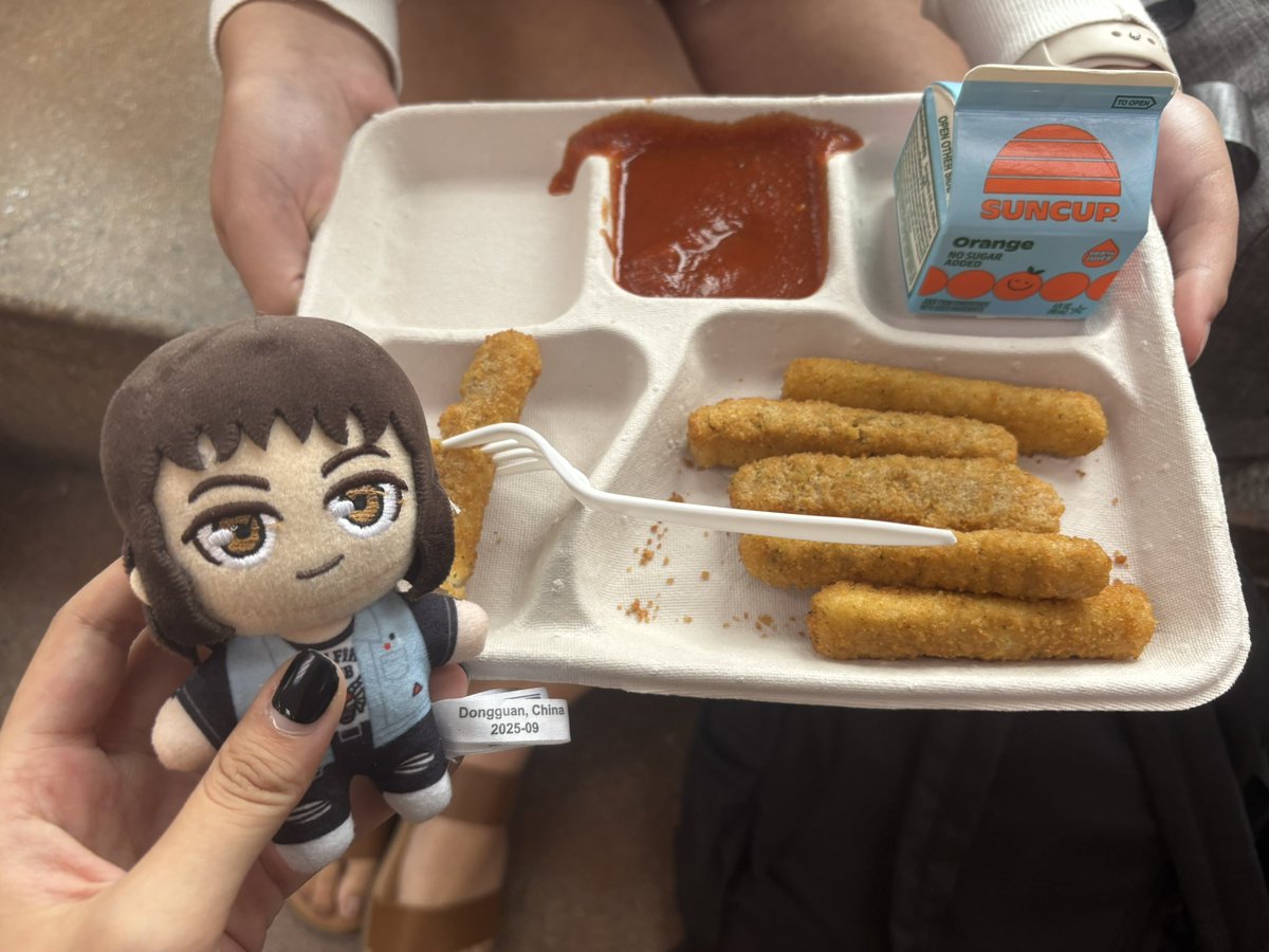vampmunsons's tweet photo. i am from america this is my oshikatsu https://t.co/44wQBC6X7v