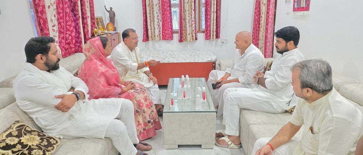 PNPathakBJP's tweet photo. भाजपा गोरखपुर क्षेत्र के क्षेत्रीय अध्यक्ष श्री Vinod Rai  जी की पूज्य माताजी के निधन का दुःखद समाचार प्राप्त होने पर आज जनपद आजमगढ़ के ग्राम जेवली पहुंचकर शोकाकुल परिजनों से भेंट कर अपनी गहरी शोक संवेदनाएं व्यक्त कीं।

ॐ शांति। शांति। शांति ॥ https://t.co/IEf3cmKDYM