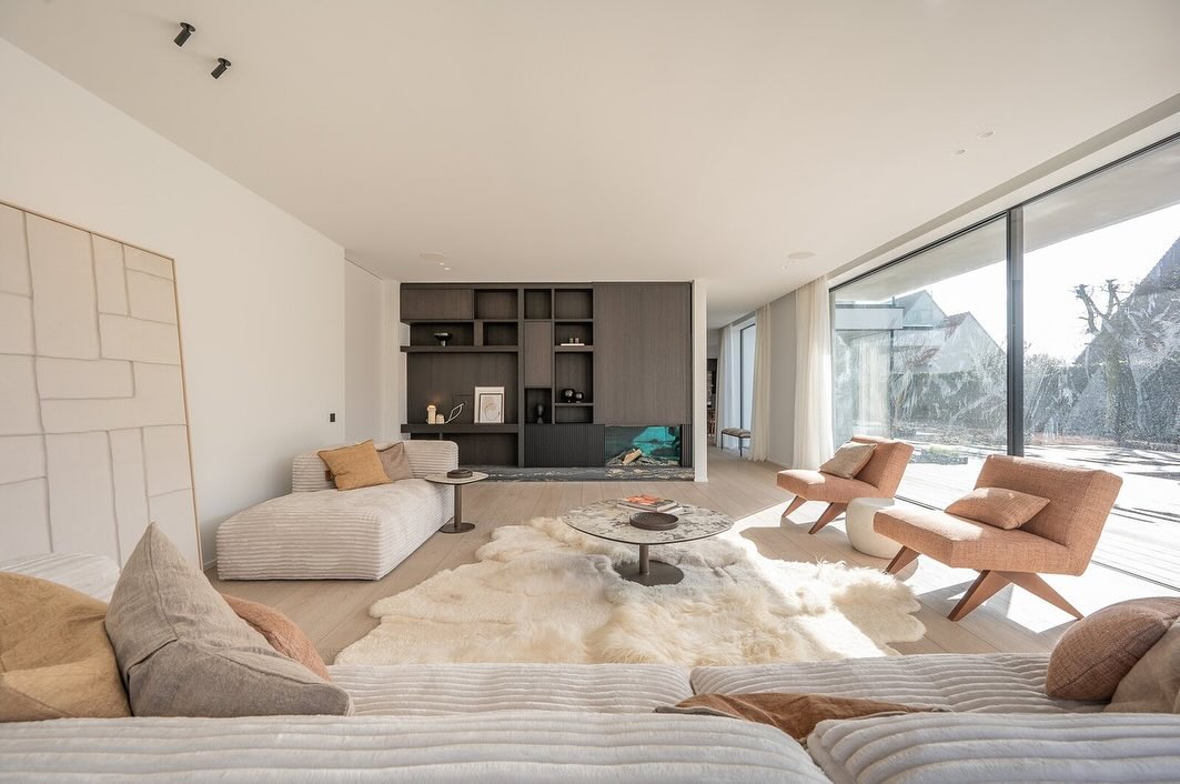 BartJanSpruyt's tweet photo. Ik investeer al een tijdje in Bitcoin-mining, en vandaag heb ik eindelijk de sleutels van mijn nieuwe huis gekregen! 🏡🎉 Dankbaar voor de reis en voor de begeleiding van @emfinancecoach. 🙏✨ https://t.co/u3Jf52WMK9