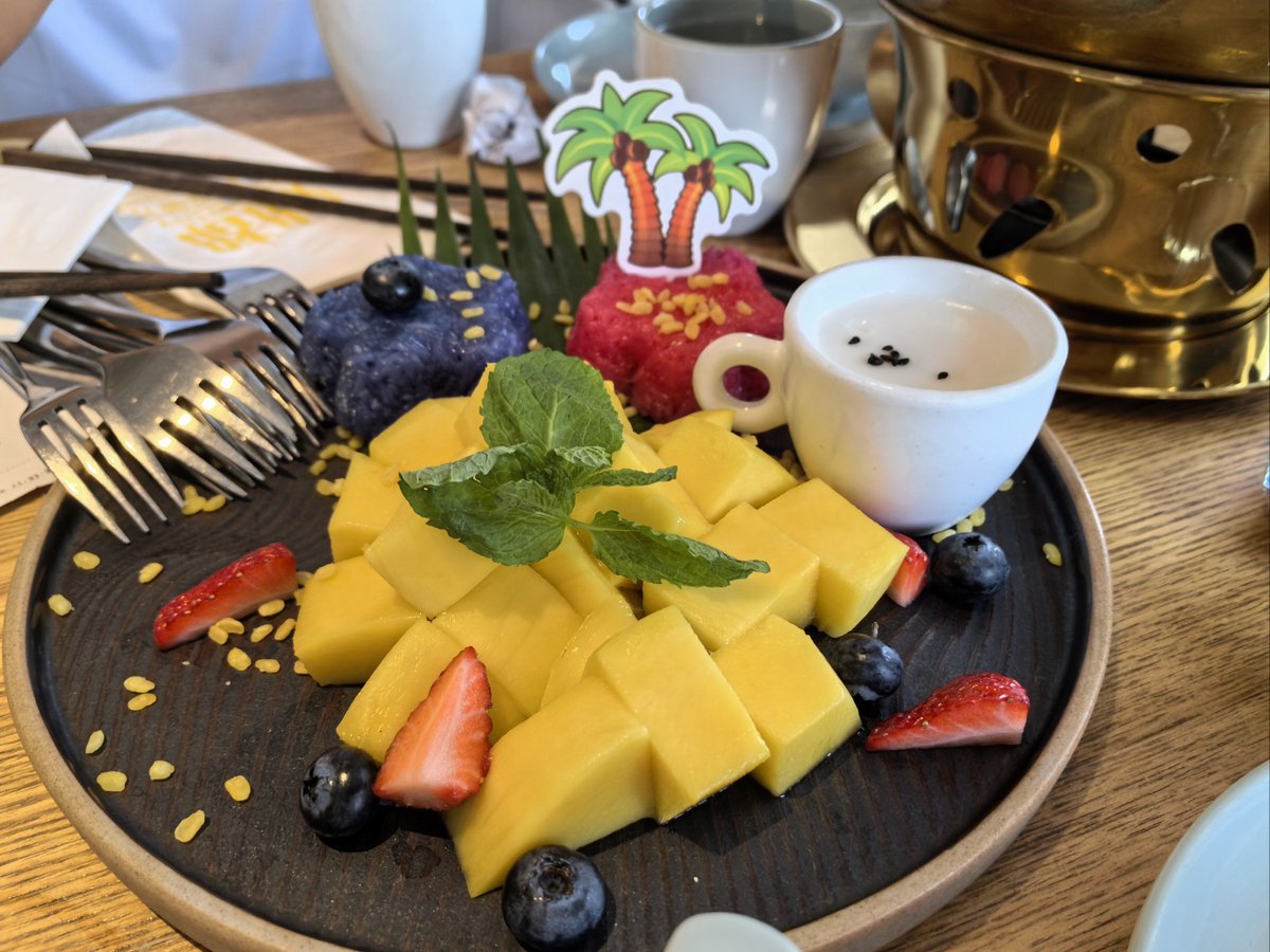 AlloriaRakesh's tweet photo. Nothing beats sharing crispy mango slices with your besties on a lazy Sunday snack time! https://t.co/y9afv55qXj