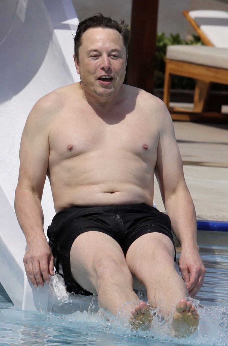 BloomSerenity1's tweet photo. What's the biggest flex in this photo? 👇

A) Billionaire status 💰
B) Zero stress 😎
C) Pool ownership 🏊
D) Not caring what anyone thinks 😂 https://t.co/qRo5eRrsQT