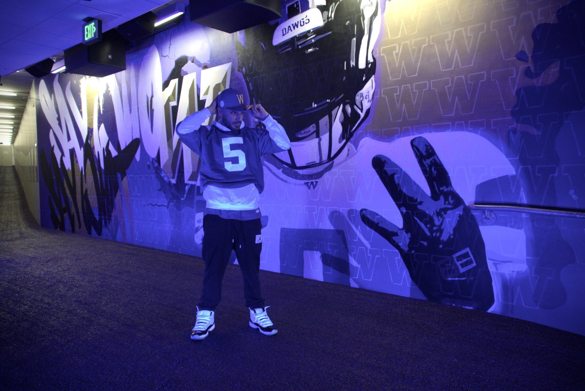 dozer_art's tweet photo. “Hall Of Dubs Mural”.. 
12’x36’ 
Commissioned by @UW_Football @UW  

Huge thanks to  @CoachJeddFisch and the program for the opportunity. 

#washingtonhuskies https://t.co/qAViTwOelg