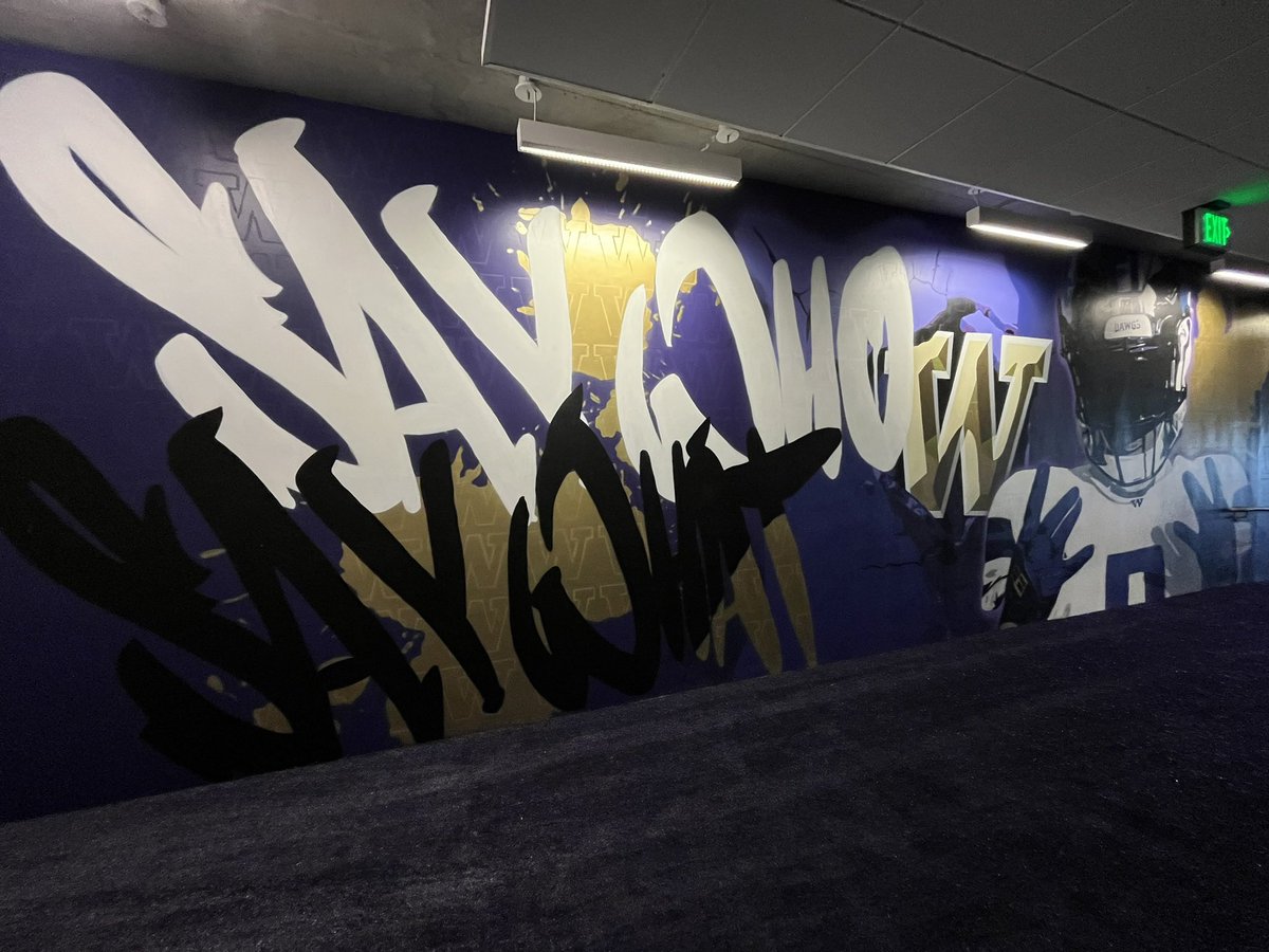 dozer_art's tweet photo. “Hall Of Dubs Mural”.. 
12’x36’ 
Commissioned by @UW_Football @UW  

Huge thanks to  @CoachJeddFisch and the program for the opportunity. 

#washingtonhuskies https://t.co/qAViTwOelg