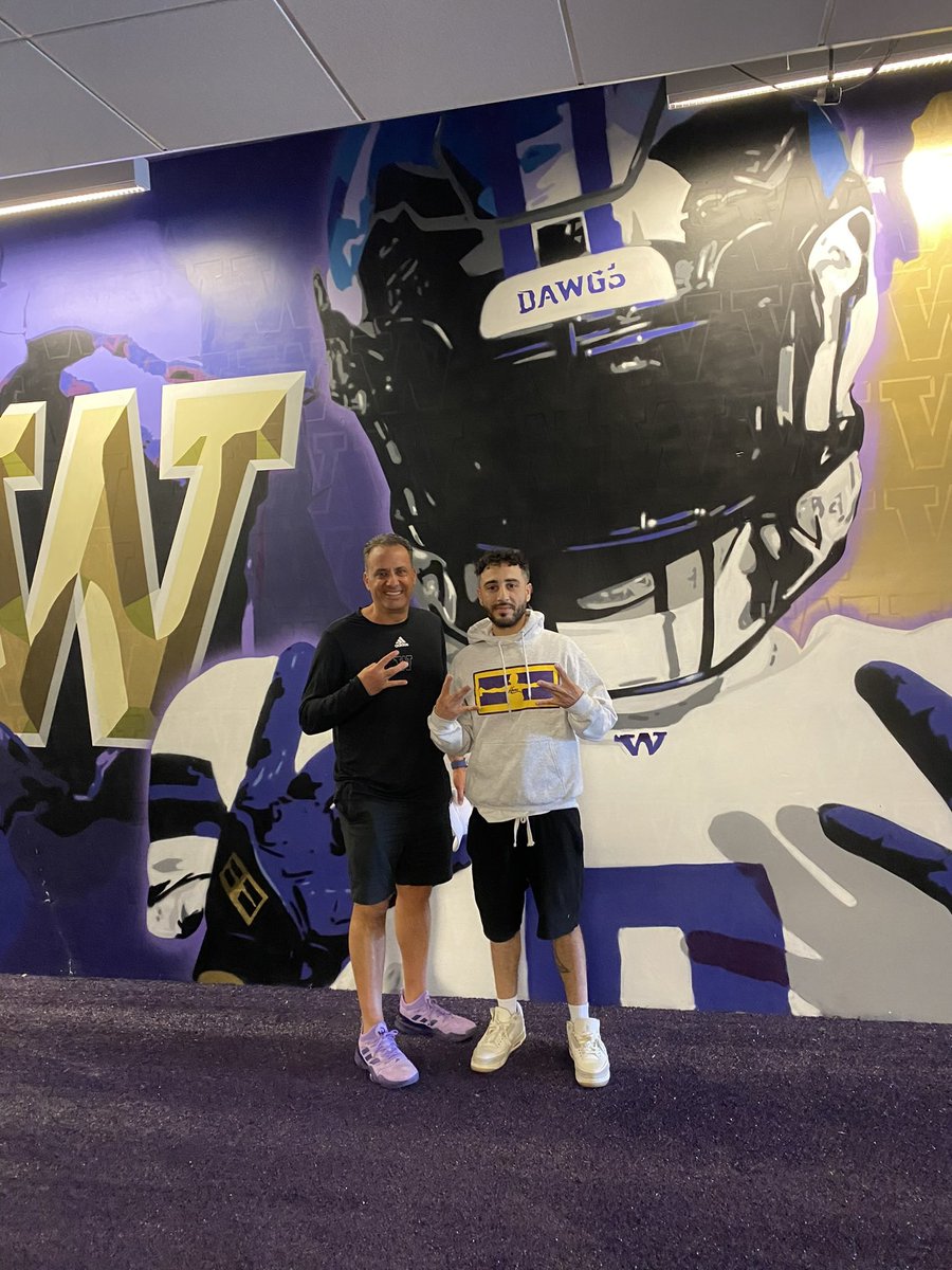 dozer_art's tweet photo. “Hall Of Dubs Mural”.. 
12’x36’ 
Commissioned by @UW_Football @UW  

Huge thanks to  @CoachJeddFisch and the program for the opportunity. 

#washingtonhuskies https://t.co/qAViTwOelg
