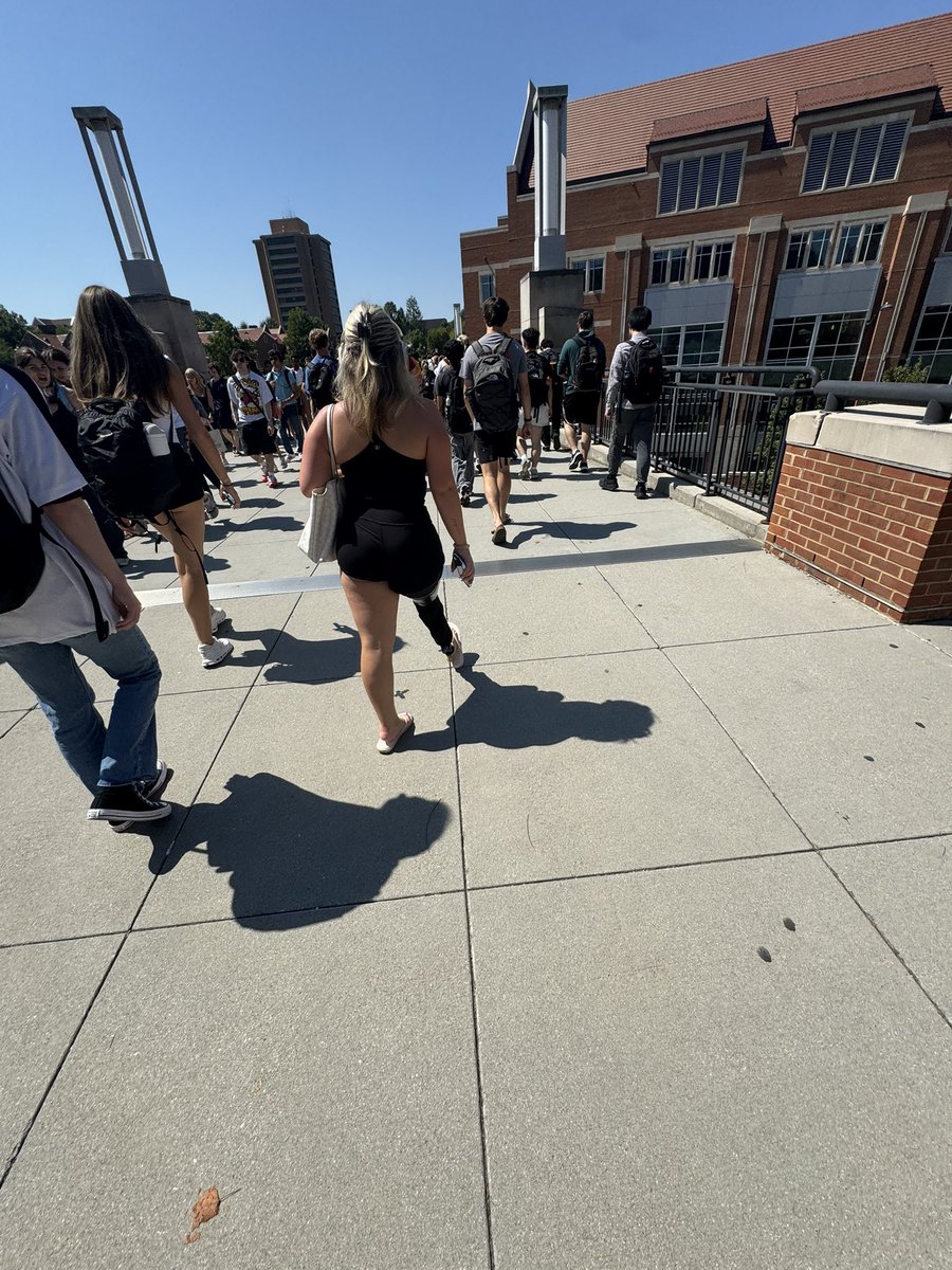Bron_two3's tweet photo. Peg-legged freshman spotted on ped. #whatarewedoing #shrink #iddoit https://t.co/0NiypM8tV1