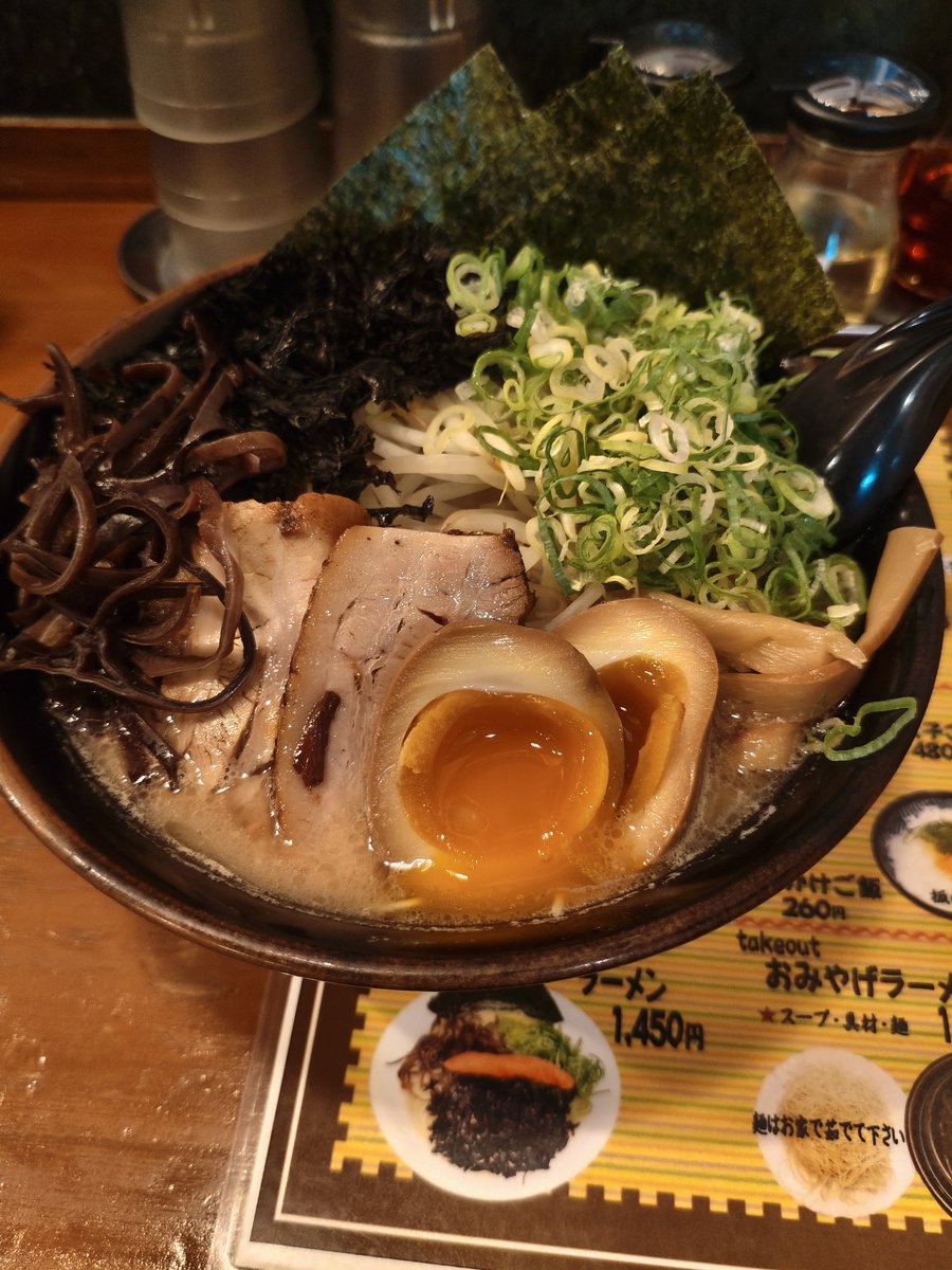 shildy7188's tweet photo. つくば市　博多拉麺一休
一休特選らぁめん　硬め　もやし　青ネギ　岩のり
PayPayポイントキャンペーンやってるので行きました
たくさんポイント欲しいので高いの頼んでトッピングしたら二千円超えました
久しぶりに食べたけど美味しかったです
ごちそうさまでした https://t.co/WOv9EBiGv4