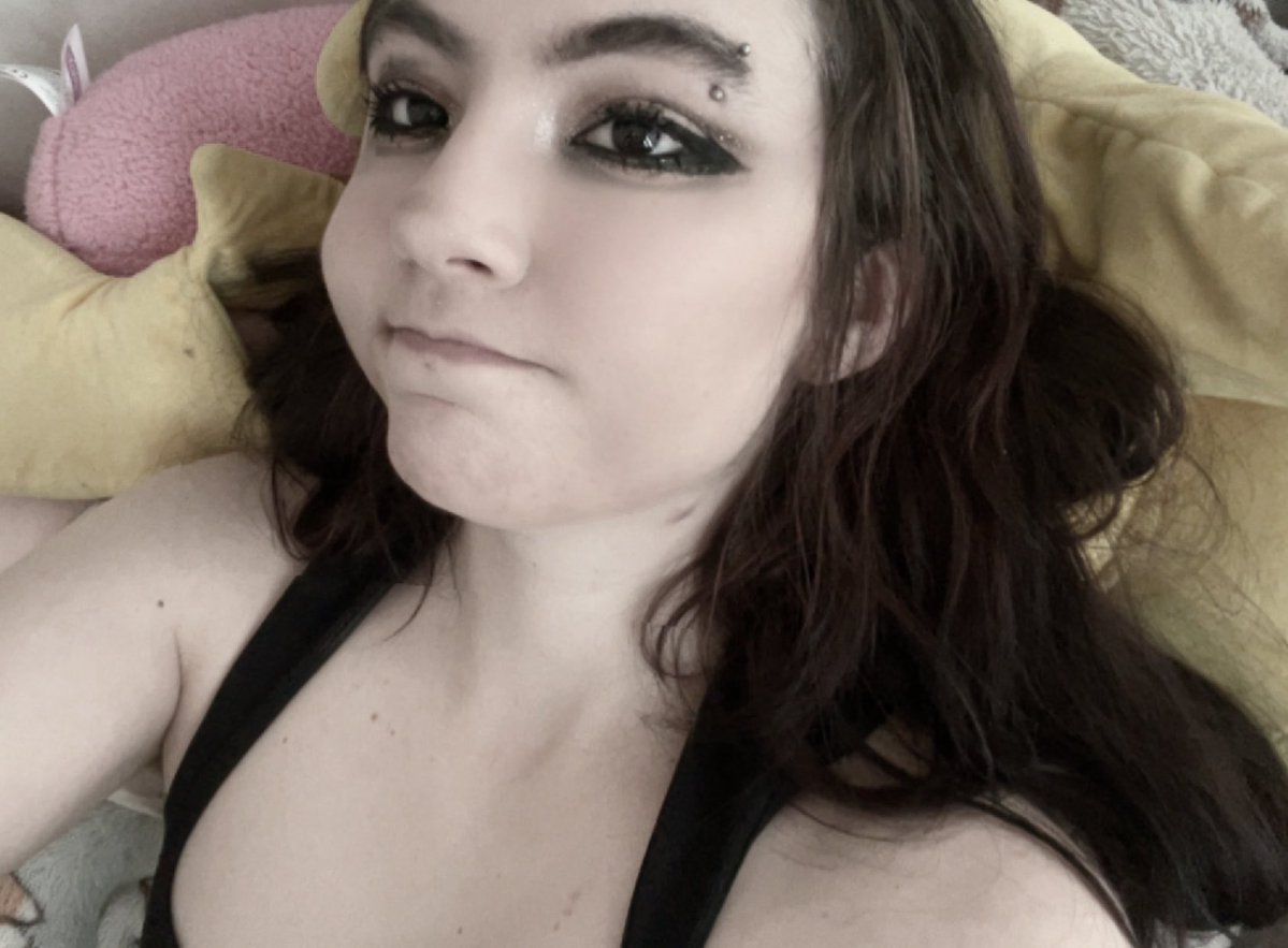 MinaFiend's tweet photo. ive been chronically unable to take a good picture of myself lately so pls bare with me https://t.co/kVlFB5KhZl