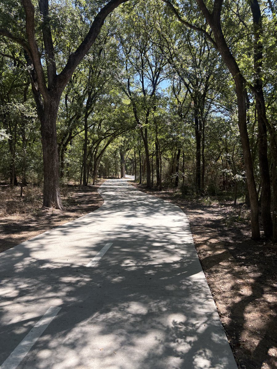 djennesdiary's tweet photo. Go for a walk today y’all! https://t.co/dPPnIyqkHr