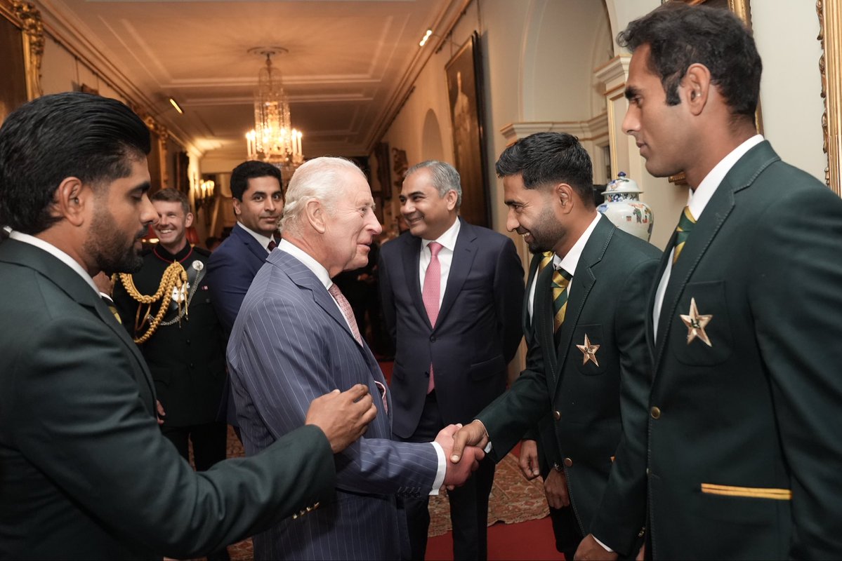 RoyalFamily's tweet photo. 🏏 This afternoon, The King welcomed the Pakistan National Cricket Team to Clarence House. https://t.co/ihy70scAhX