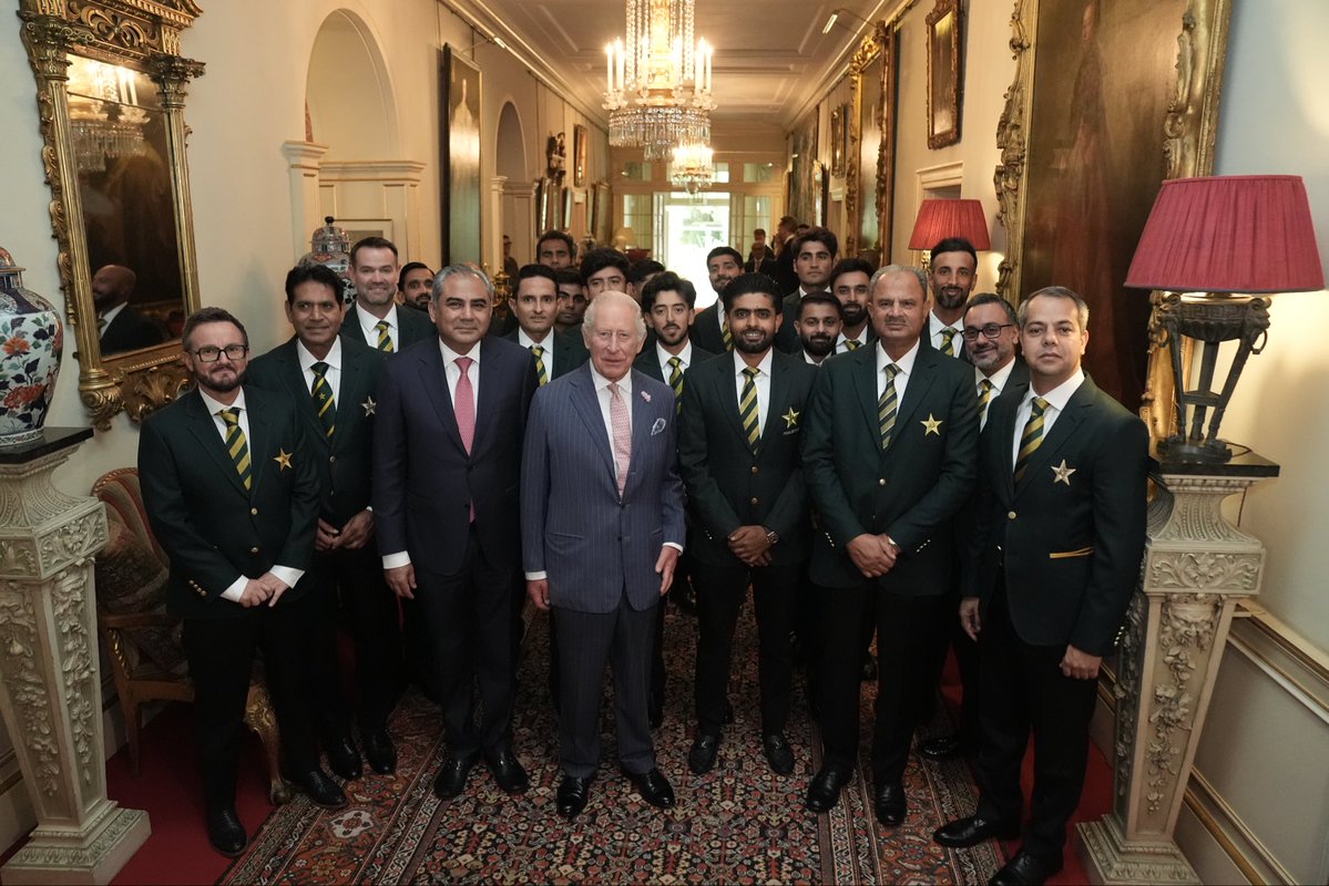 RoyalFamily's tweet photo. 🏏 This afternoon, The King welcomed the Pakistan National Cricket Team to Clarence House. https://t.co/ihy70scAhX