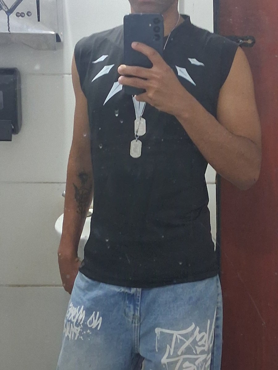 7_castr0's tweet photo. Ontem/Hoje https://t.co/A3tSafwUbk