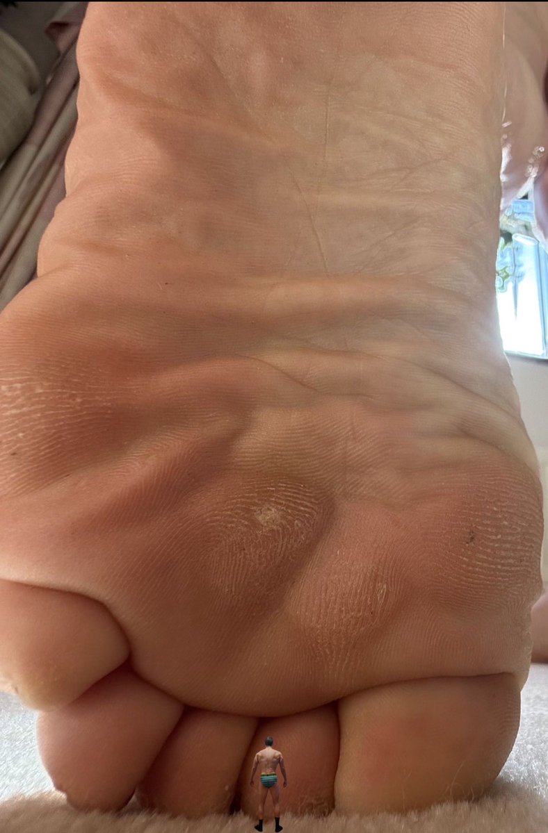 mommabearfeet47's tweet photo. Now that’s the view 🤔#gts #sole #pov #giantess #tinies https://t.co/SBszxWmI4T
