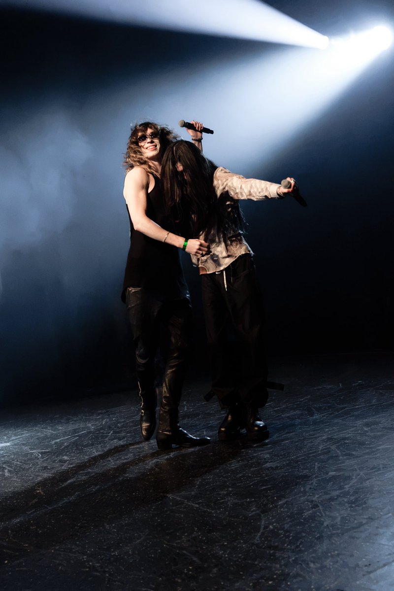 daily2hollis's tweet photo. 2hollis and rommulas from the rhea silvia los angeles show 🫂 https://t.co/Ofpf256bNn
