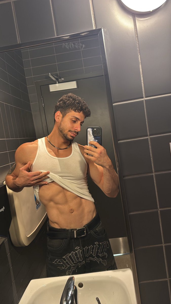 spartacus1x1's tweet photo. Papasito🥸 https://t.co/0xHNBctp9n