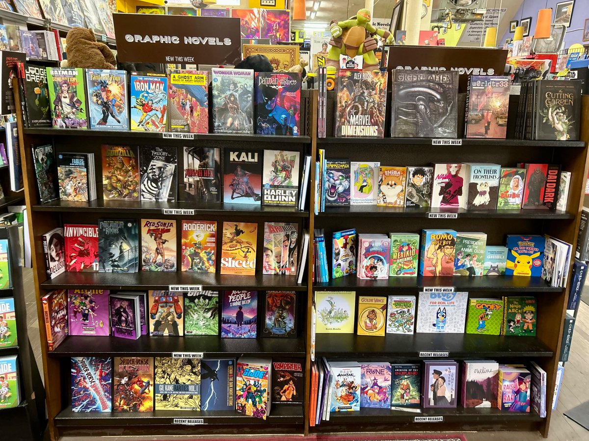 cosmicmonkey's tweet photo. Yo! Picks of the week, trades and GNs galore, Justin’s pick (hey, that’s Andrew Johnson, owner and proprietor of Cosmic Monkey Comics!) and don’t forget about the signing this weekend!!! Noon to 2pm, Saturday, with Matt Harding and Tyler Crook! https://t.co/mm86PGx71Z