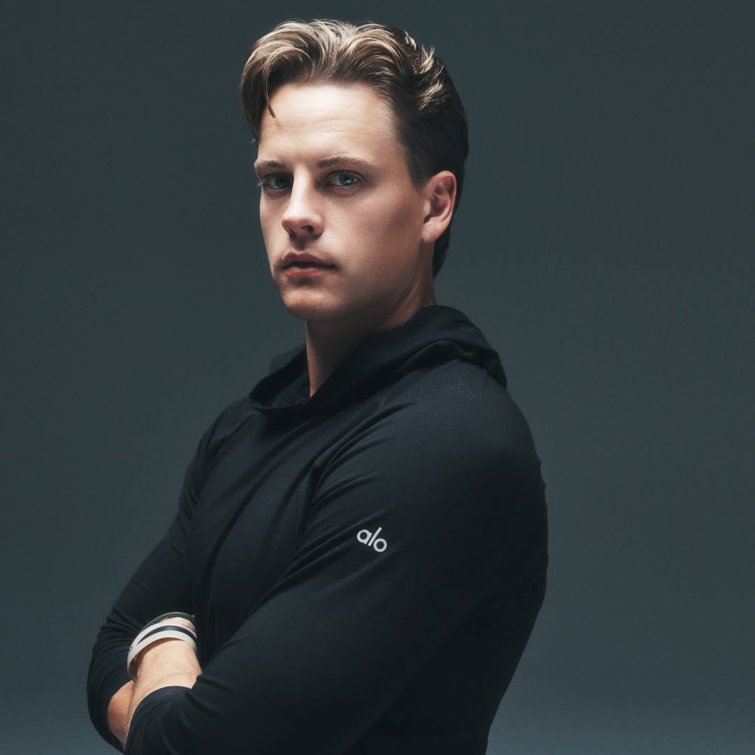 CincyBengalsBR's tweet photo. 😮‍💨

Joe Burrow em seu novo ensaio fotográfico para a Alo. https://t.co/O1EA2EpPzR