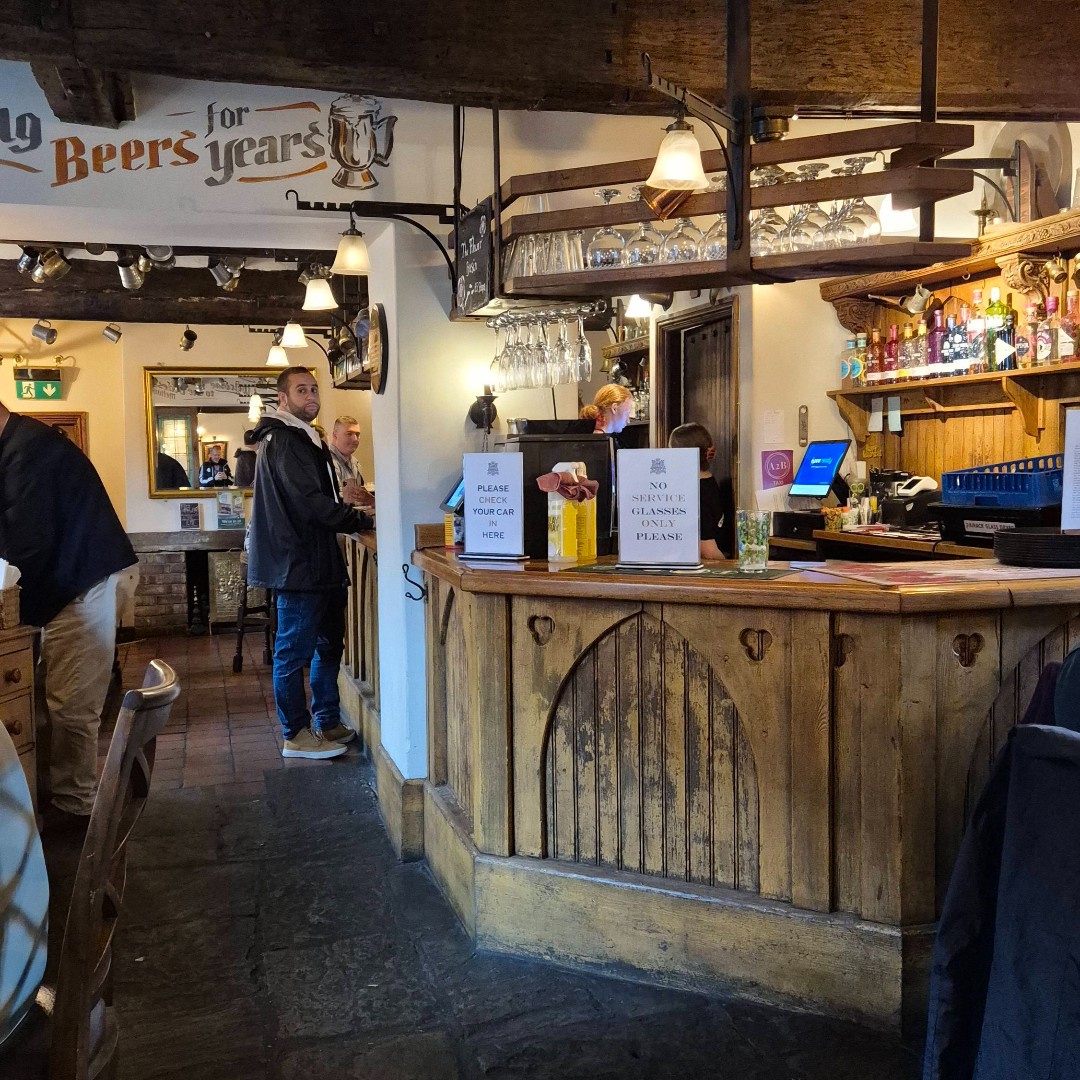 visit_leicester's tweet photo. While the Anne of Cleves in Melton only became a pub in the 1990s, it is in one of the county's most historic buildings. Owned by Thomas Cromwell, it dates back to the 1300s with Tudor beams and flagstones throughout.
#history #historic #pubs #melton https://t.co/9sweva2pEG