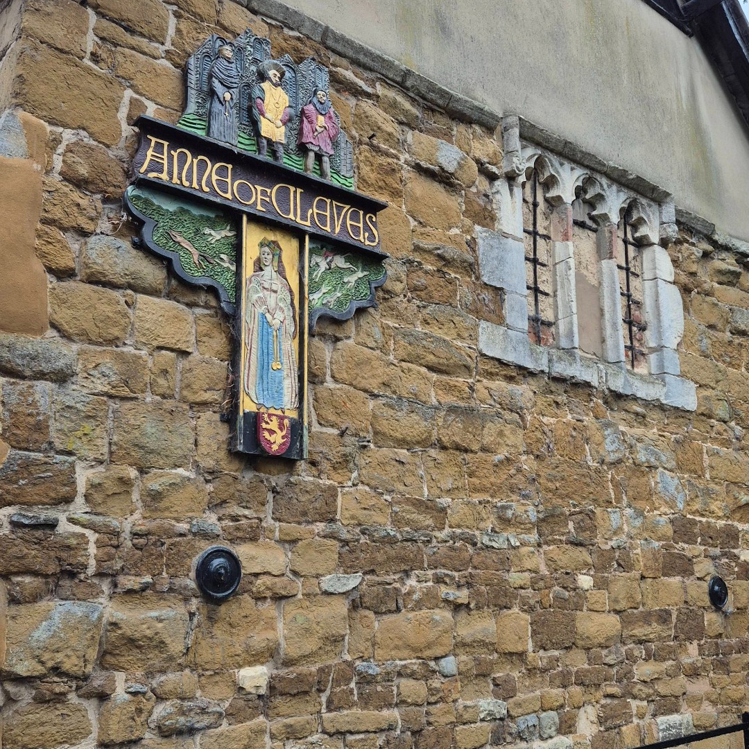 visit_leicester's tweet photo. While the Anne of Cleves in Melton only became a pub in the 1990s, it is in one of the county's most historic buildings. Owned by Thomas Cromwell, it dates back to the 1300s with Tudor beams and flagstones throughout.
#history #historic #pubs #melton https://t.co/9sweva2pEG